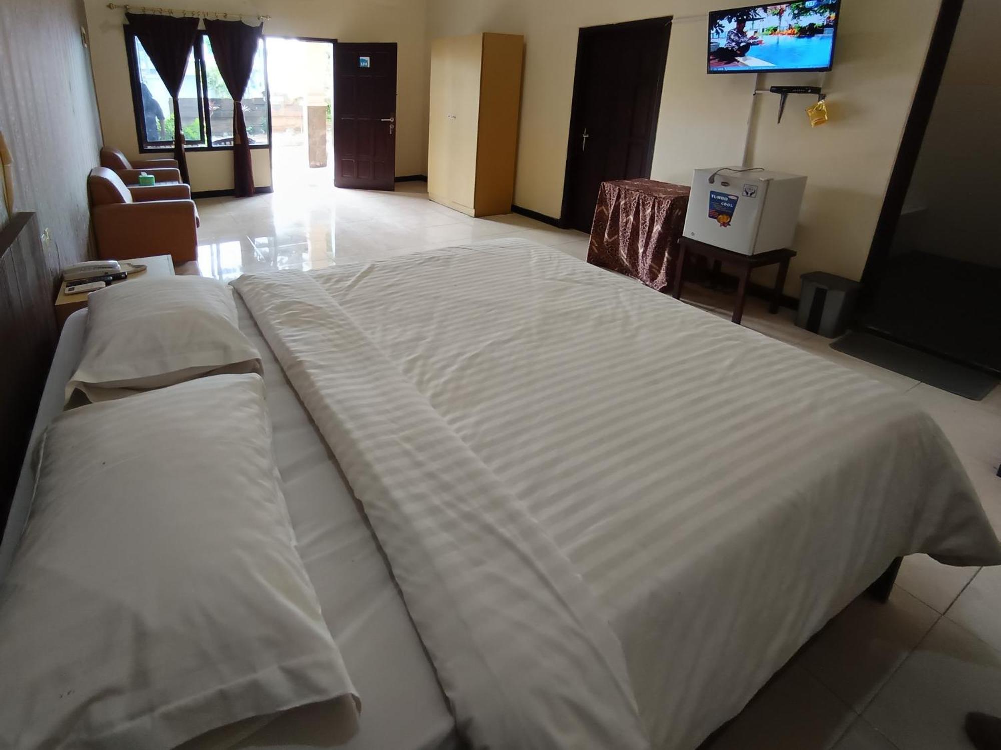 Hotel Gita Puri Redpartner Blitar Esterno foto