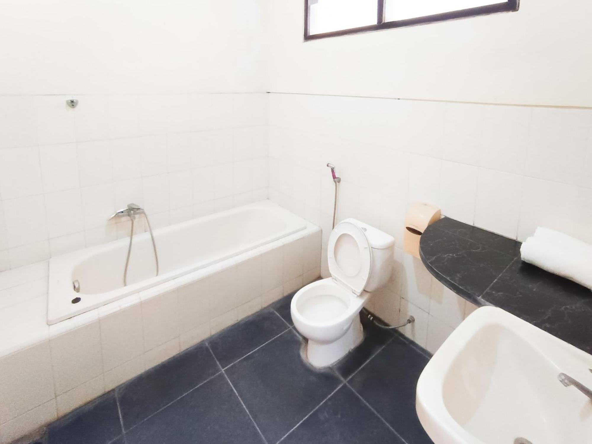 Hotel Gita Puri Redpartner Blitar Esterno foto