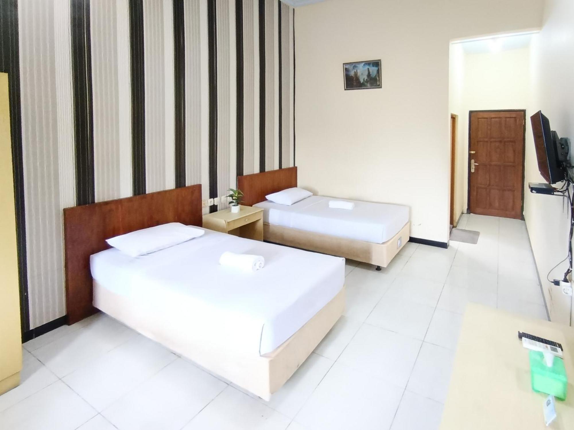 Hotel Gita Puri Redpartner Blitar Esterno foto