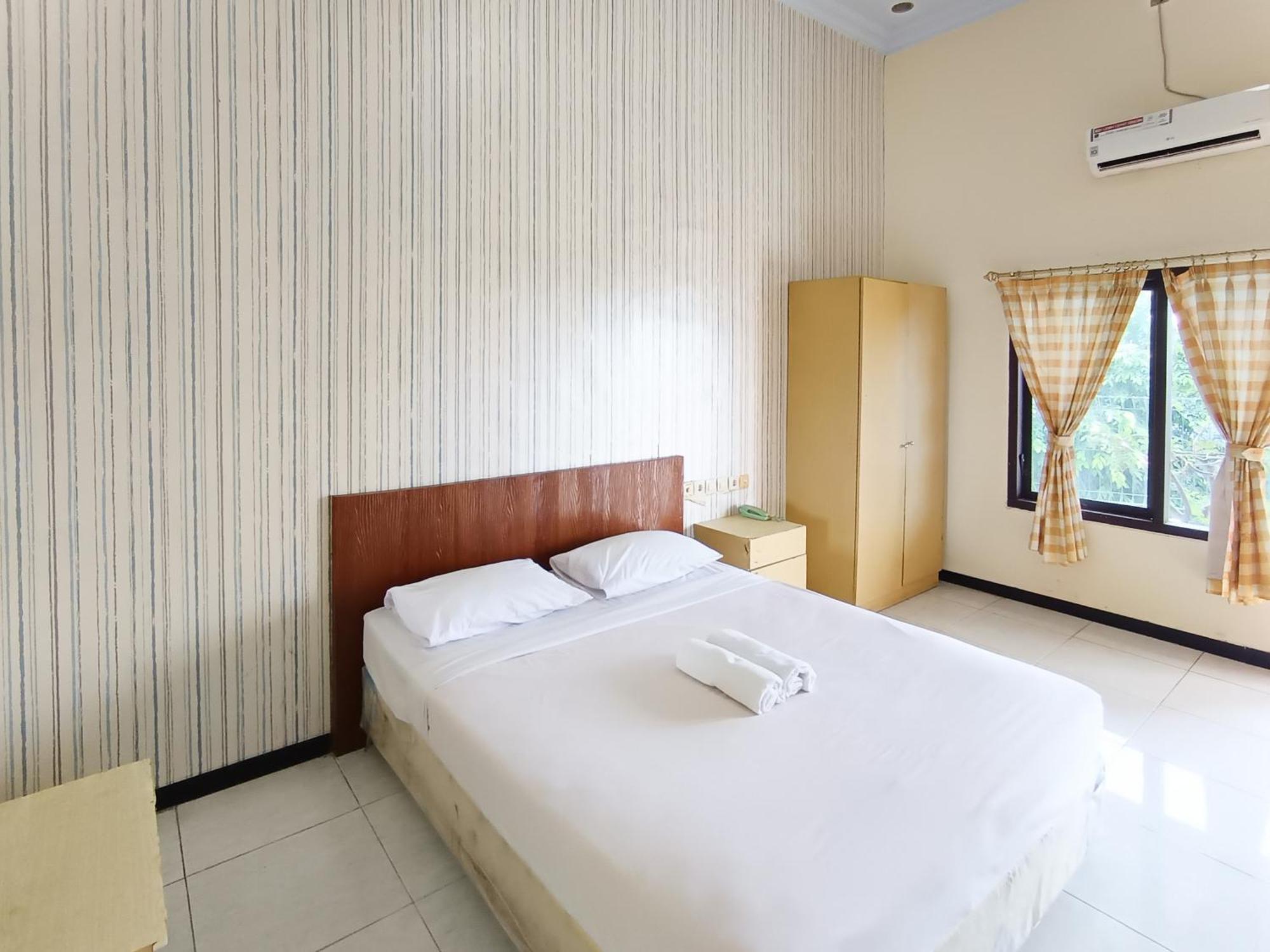 Hotel Gita Puri Redpartner Blitar Esterno foto