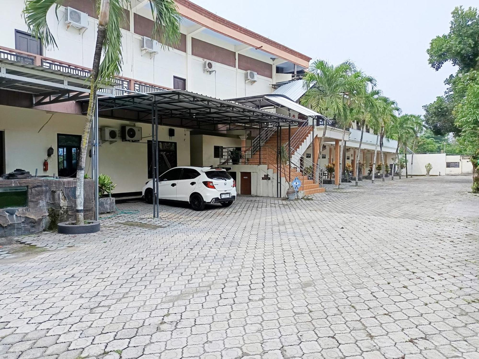 Hotel Gita Puri Redpartner Blitar Esterno foto
